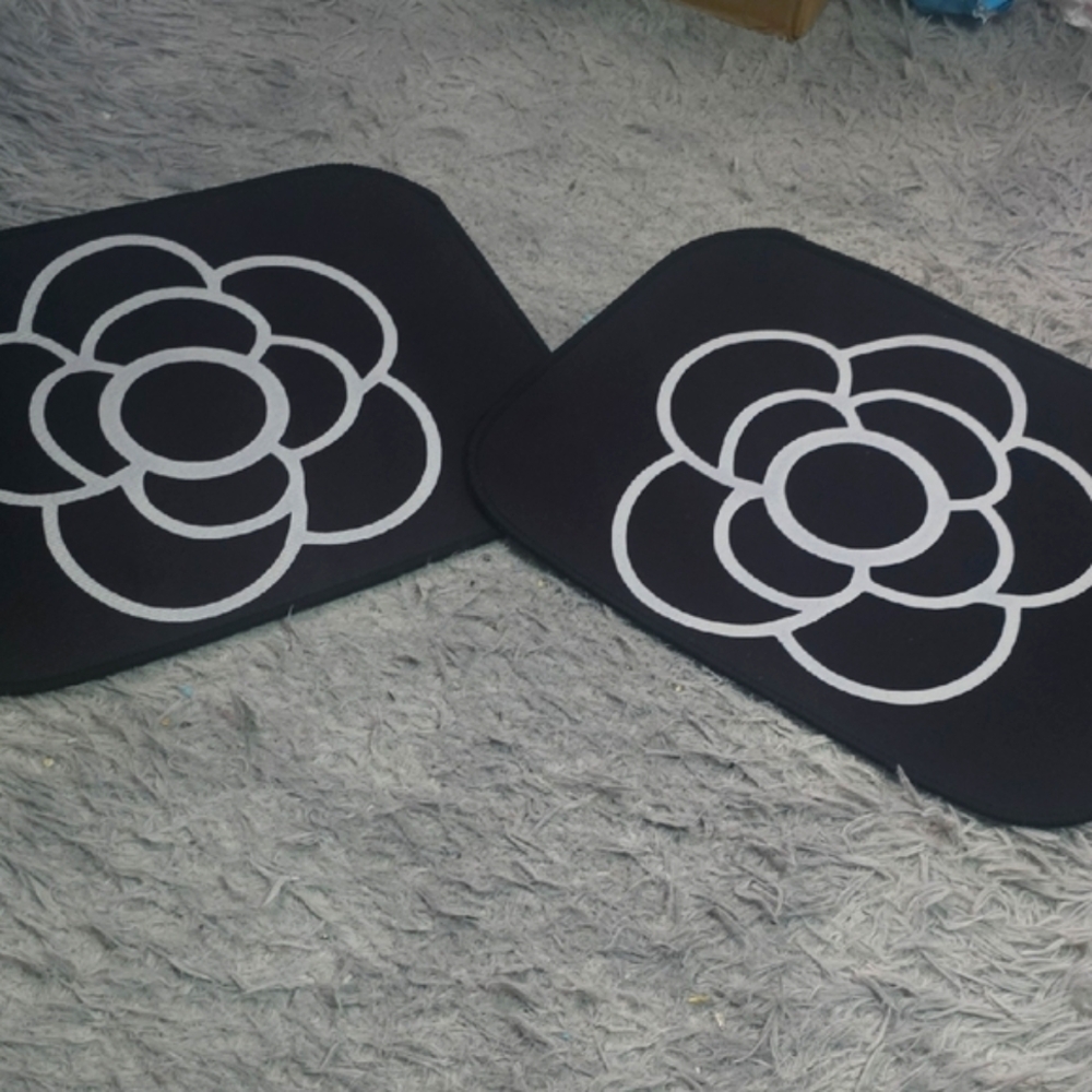 Camilla Black & White Car Floor Mats (SET OF 4)(NWOT)✨️🖤✨️ - Picture 6 of 7
